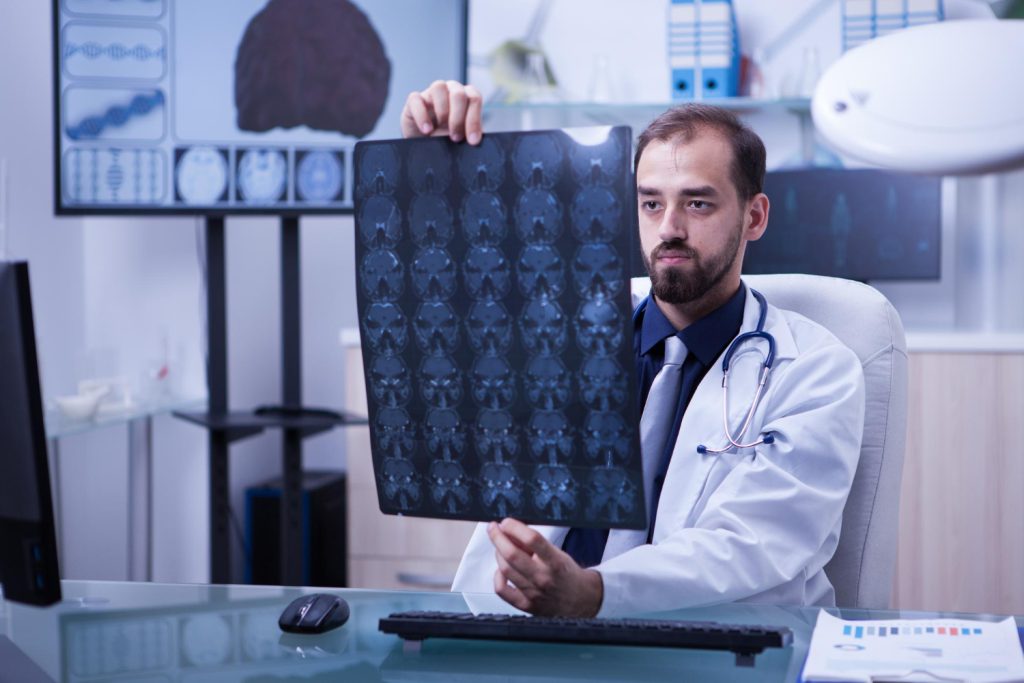 Kiedy warto umówić się do neurologa - nMedica Tarnów