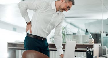 Bóle kręgosłupa – przyczyny, diagnostyka i kiedy udać się do ortopedy