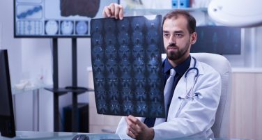 Kiedy warto umówić się do neurologa - nMedica Tarnów